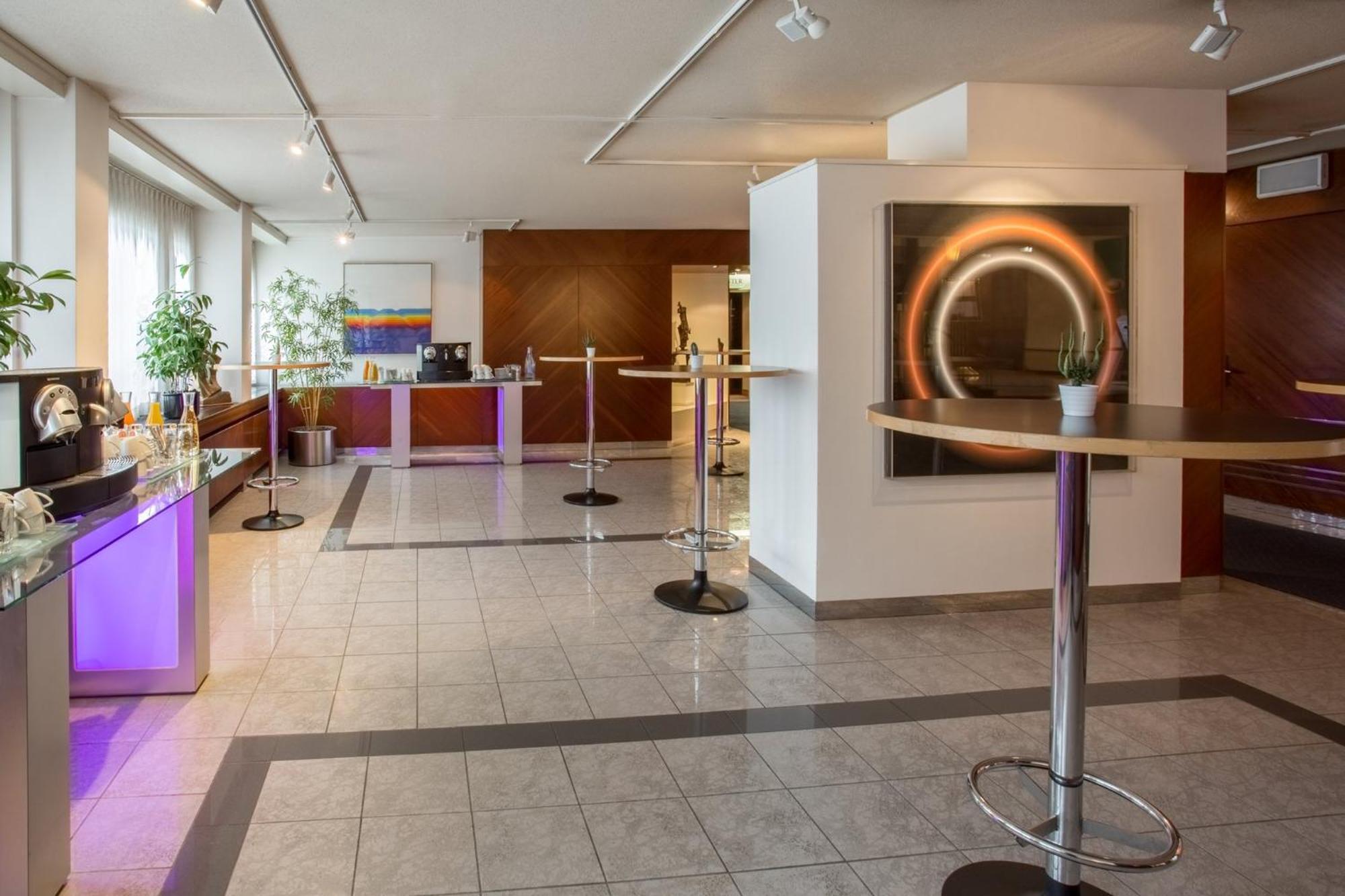 Hotel Crowne Plaza Zuerich By Ihg Esterno foto