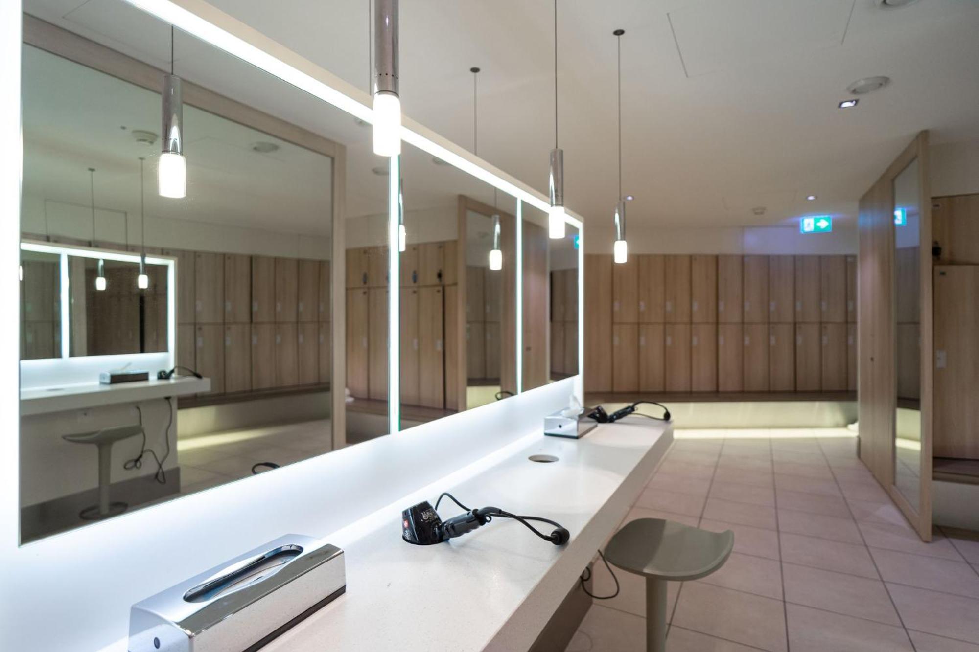 Hotel Crowne Plaza Zuerich By Ihg Esterno foto
