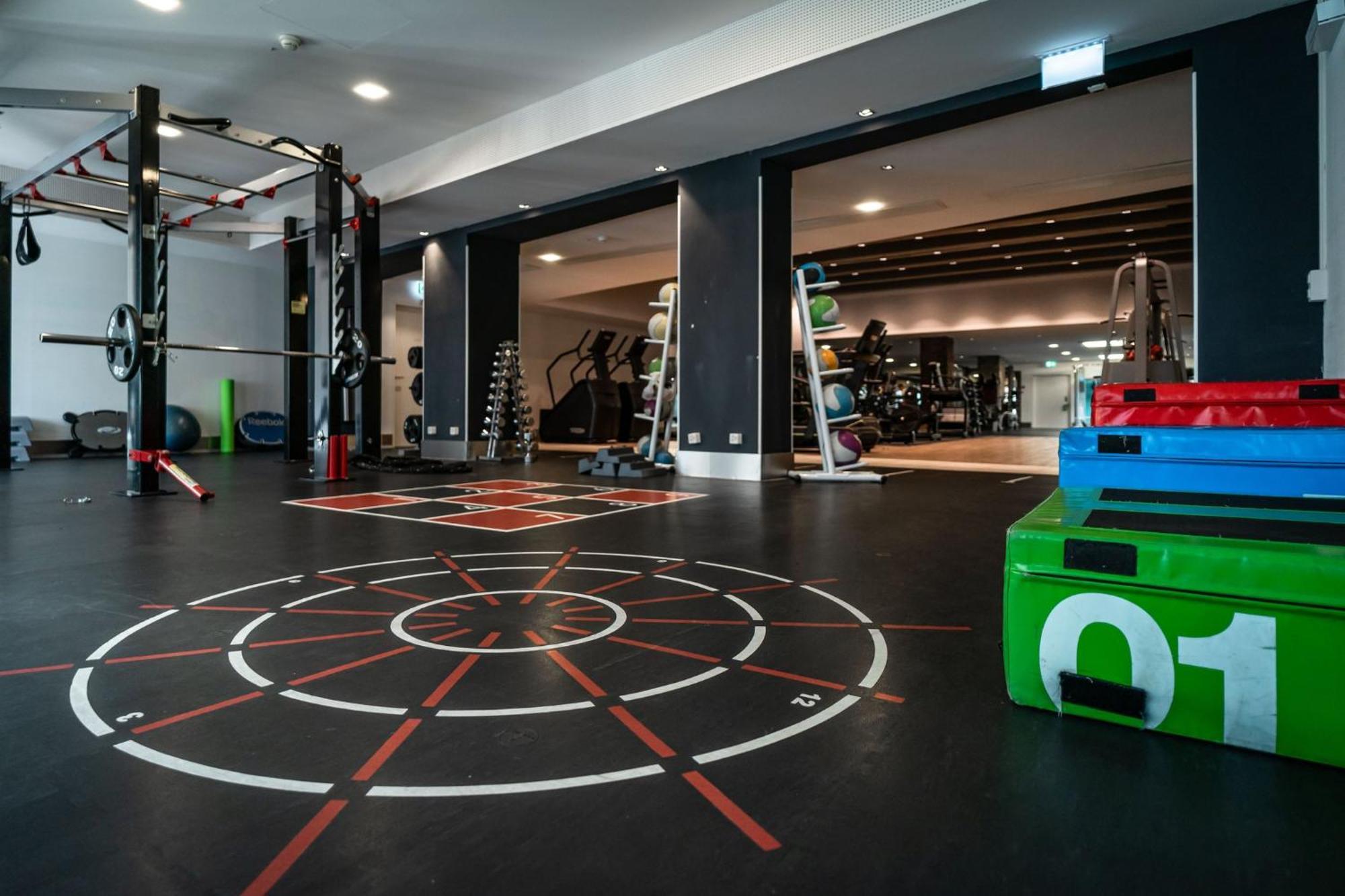 Hotel Crowne Plaza Zuerich By Ihg Esterno foto