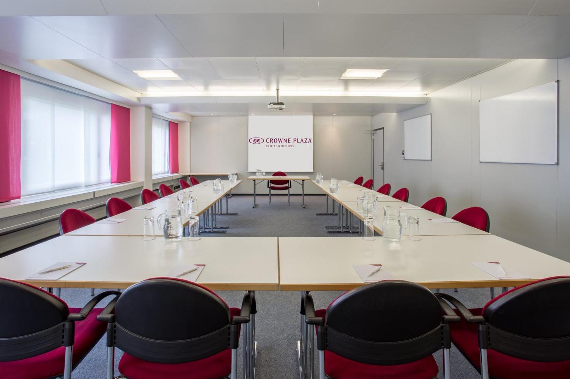 Hotel Crowne Plaza Zuerich By Ihg Esterno foto