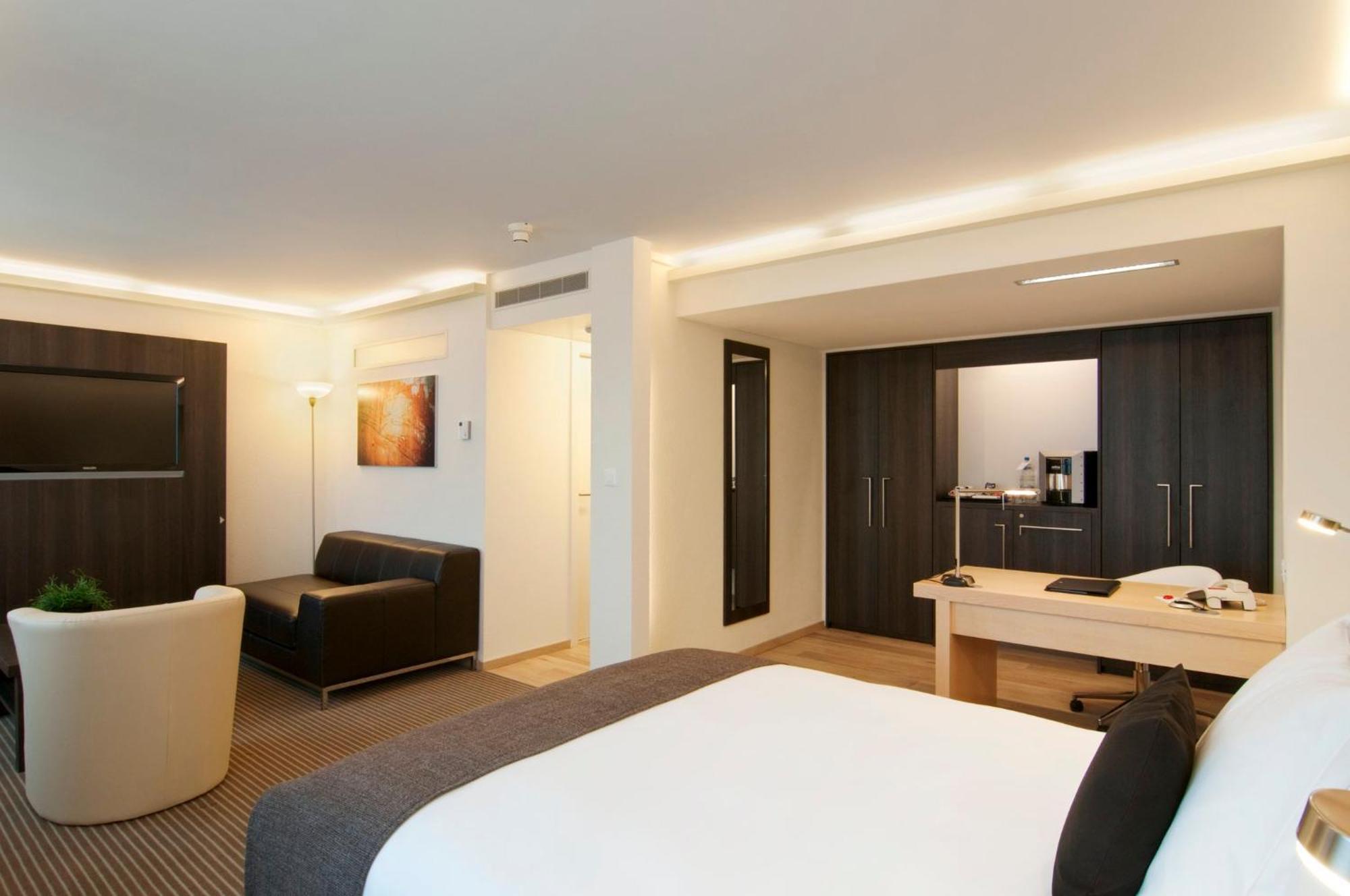 Hotel Crowne Plaza Zuerich By Ihg Esterno foto